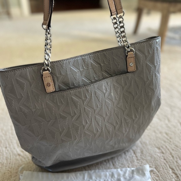 Michael Kors Patent Monogram tote bag in grey 🤍 - Picture 4 of 6